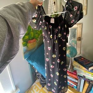 Slightly fitted black spring/summer dress